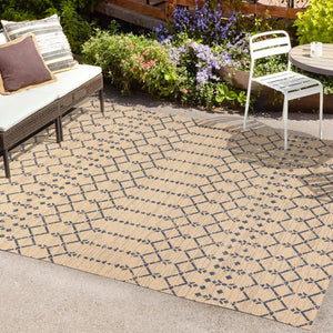 HomeRoots 5' Stylish Beige and Navy Blue Trellis Area Rug - Durable Indoor/Outdoor Design for Versatile Spaces 702798