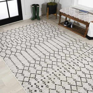 HomeRoots 5' X 8' Cream and Black Trellis Rug - Durable Indoor/Outdoor Area Rug for Modern & Classic Spaces 702805