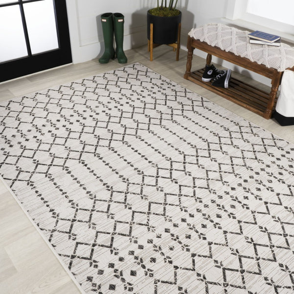 HomeRoots 5' X 8' Cream and Black Trellis Rug - Durable Indoor/Outdoor Area Rug for Modern & Classic Spaces 702805