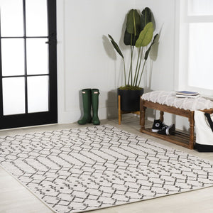 HomeRoots 5' X 8' Cream and Black Trellis Rug - Durable Indoor/Outdoor Area Rug for Modern & Classic Spaces 702805