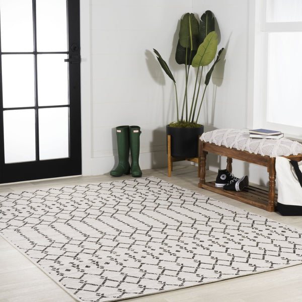 HomeRoots 5' X 8' Cream and Black Trellis Rug - Durable Indoor/Outdoor Area Rug for Modern & Classic Spaces 702805
