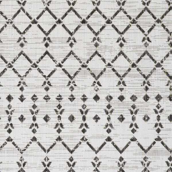 HomeRoots 9' Cream and Black Trellis Area Rug – Stylish Indoor/Outdoor Solution for Easy Care and Elegance! 702807