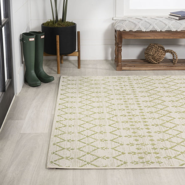 HomeRoots 5' Cream and Green Trellis Area Rug - Indoor/Outdoor Durable Design for Patios, Dining, and More! 702826
