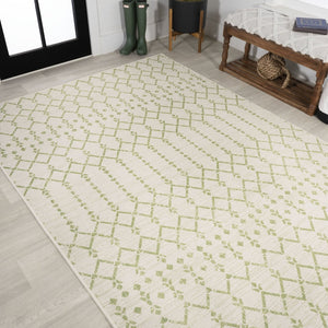 HomeRoots 5' Cream and Green Trellis Area Rug - Indoor/Outdoor Durable Design for Patios, Dining, and More! 702826