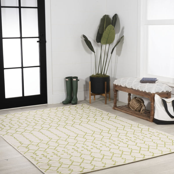 HomeRoots 5' Cream and Green Trellis Area Rug - Indoor/Outdoor Durable Design for Patios, Dining, and More! 702826