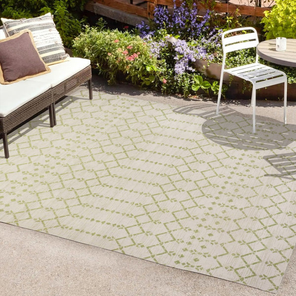 HomeRoots 5' Cream and Green Trellis Area Rug - Indoor/Outdoor Durable Design for Patios, Dining, and More! 702826