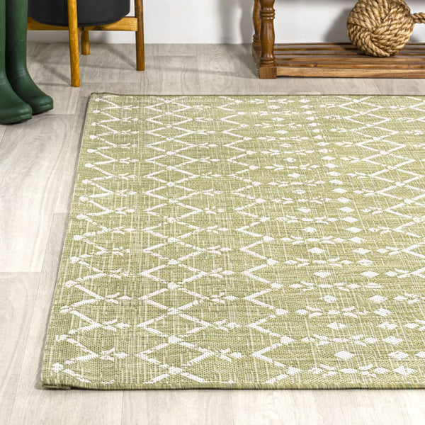 HomeRoots 5' Trellis Indoor Outdoor Area Rug - Light Green & Cream, Durable, Stylish, Easy Care for Any Space 702835