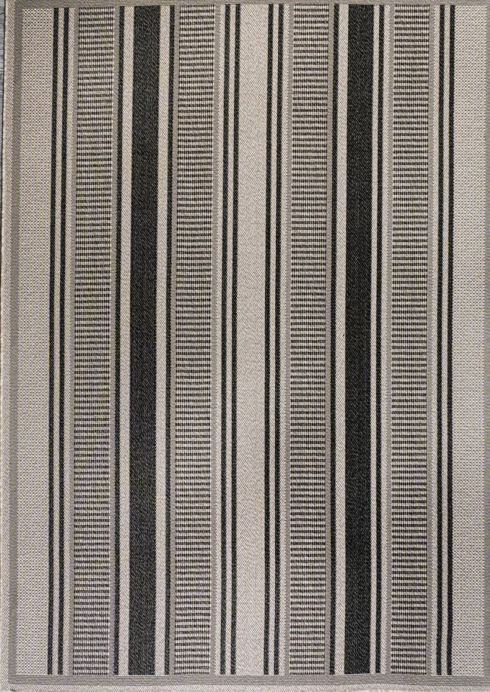 HomeRoots 5' Versatile Black and Beige Striped Indoor-Outdoor Area Rug for Stylish Living Spaces & Durability 702882
