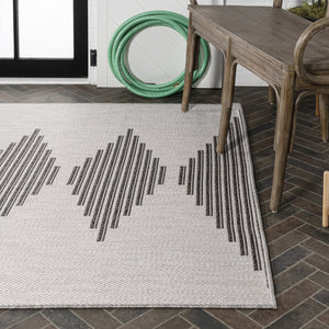 HomeRoots 5' Modern Light Gray and Black Striped Area Rug for Indoor/Outdoor Use - Durable & Versatile Design 702898