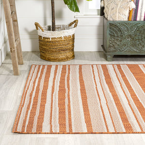 HomeRoots 5' Orange and Cream Striped Area Rug - Versatile Indoor/Outdoor Decor for Any Space, Durable Design 702904