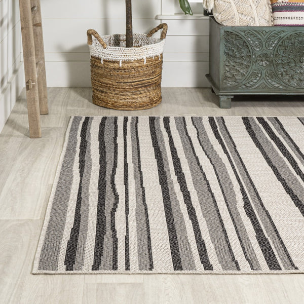 HomeRoots 5' Stylish Cream & Dark Gray Striped Area Rug for Indoor/Outdoor Use - Durable, Low-Maintenance Design 702907