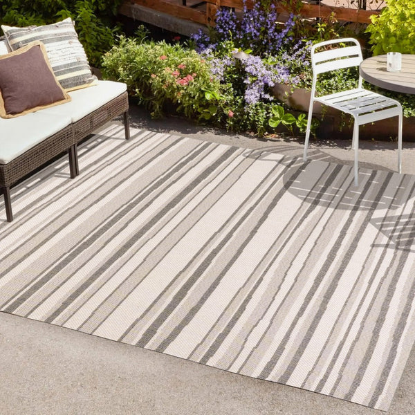 HomeRoots 5' Stylish Cream & Dark Gray Striped Area Rug for Indoor/Outdoor Use - Durable, Low-Maintenance Design 702907