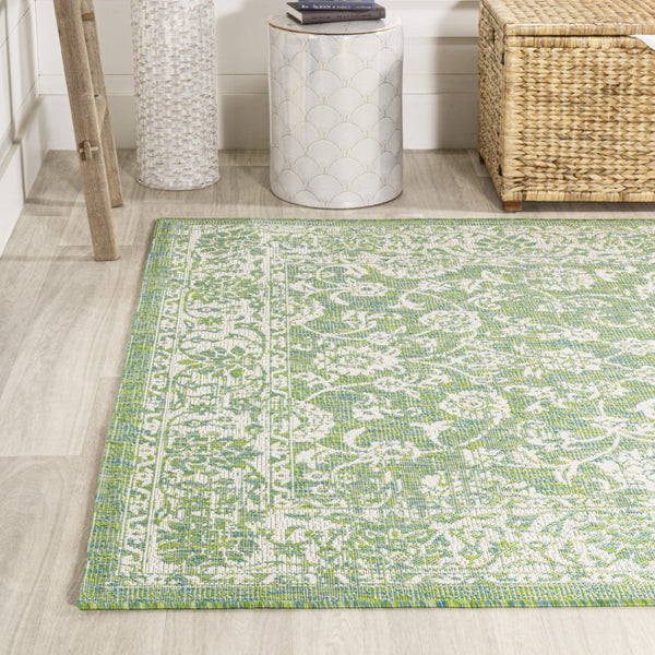 HomeRoots 5' Cream and Green Medallion Area Rug - Stylish, Durable Indoor/Outdoor Design for Any Space 702952