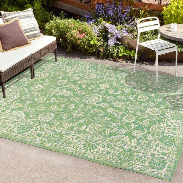 HomeRoots 5' Cream and Green Medallion Area Rug - Stylish, Durable Indoor/Outdoor Design for Any Space 702952
