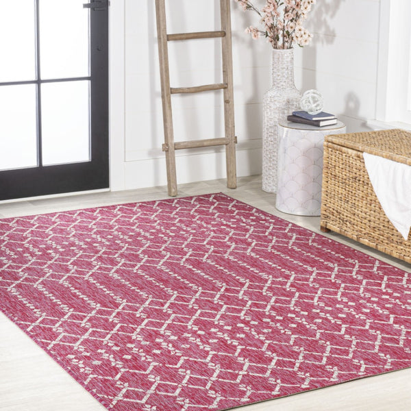 HomeRoots 5' Vibrant Fuchsia & Light Gray Trellis Indoor-Outdoor Area Rug for Stylish Spaces & Durability 703062