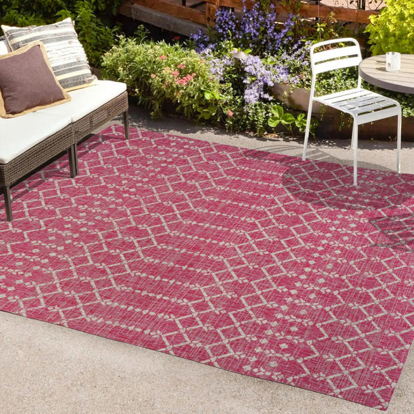 HomeRoots 5' Vibrant Fuchsia & Light Gray Trellis Indoor-Outdoor Area Rug for Stylish Spaces & Durability 703062