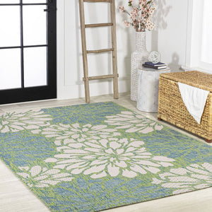 HomeRoots 5' Cream and Green Floral Area Rug - Durable Indoor/Outdoor Design for Patios, Kitchens & More 703087