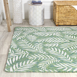 HomeRoots 5' Cream and Green Floral Area Rug - Durable Indoor/Outdoor Design for Living Spaces & Patios 703127