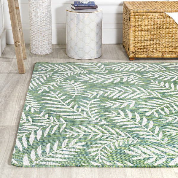 HomeRoots 5' Cream and Green Floral Area Rug - Durable Indoor/Outdoor Design for Living Spaces & Patios 703127