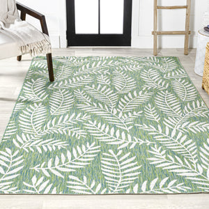 HomeRoots 5' Cream and Green Floral Area Rug - Durable Indoor/Outdoor Design for Living Spaces & Patios 703127