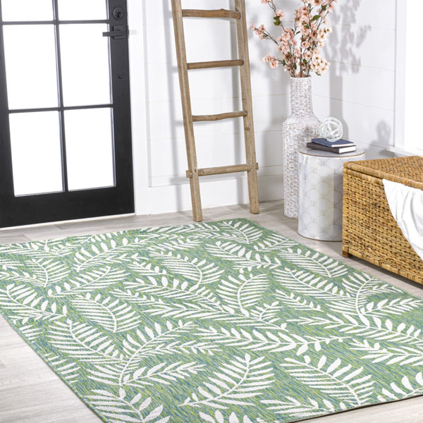 HomeRoots 5' Cream and Green Floral Area Rug - Durable Indoor/Outdoor Design for Living Spaces & Patios 703127