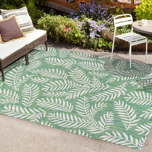 HomeRoots 5' Cream and Green Floral Area Rug - Durable Indoor/Outdoor Design for Living Spaces & Patios 703127