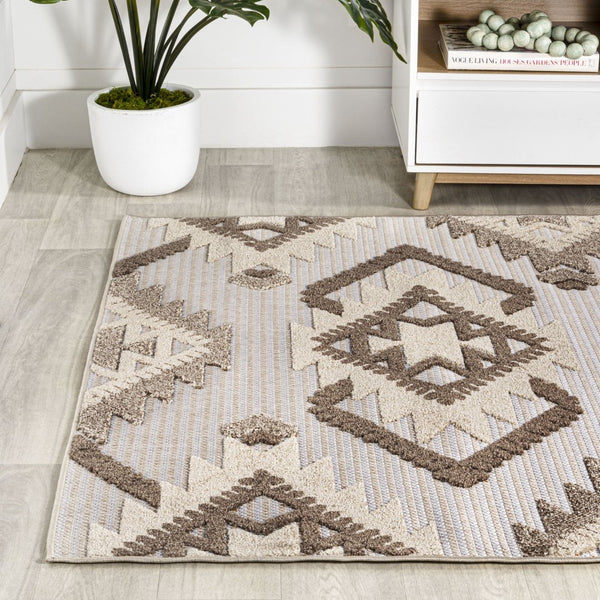 HomeRoots 8' X 10' Brown and Ivory Moroccan Area Rug - Durable Indoor/Outdoor Design with Elegant Quatrefoil Pattern 703331