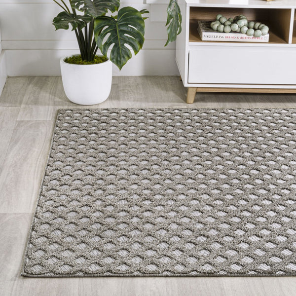 HomeRoots 5' Dark Gray and Ivory Trellis Area Rug – Stylish Indoor/Outdoor Carpet for Versatile Spaces, 5x8 703384