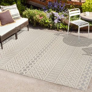 HomeRoots 5' X 8' Cream and Gray Trellis Indoor-Outdoor Area Rug: Stylish, Durable, Easy Care for Any Space! 703392