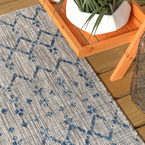 HomeRoots 8' Light Gray & Navy Blue Square Trellis Rug - Stylish Indoor/Outdoor Design, Durable & Easy Care! 703450