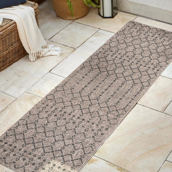 HomeRoots 20' Natural and Black Trellis Runner Rug - Stylish Indoor/Outdoor Accent for Hallways & Patios 703464