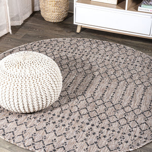 HomeRoots 8' Natural and Black Round Trellis Rug - Durable Indoor/Outdoor Area Rug for Modern Spaces, 93" Diameter 703469