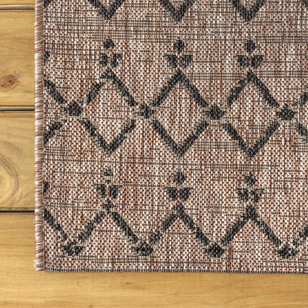 HomeRoots 8' Natural and Black Round Trellis Rug - Durable Indoor/Outdoor Area Rug for Modern Spaces, 93" Diameter 703469