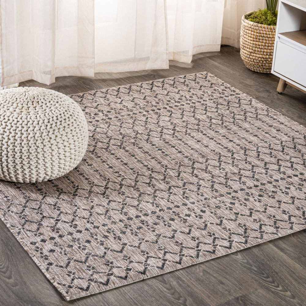HomeRoots 8' Natural and Black Square Trellis Rug – Stylish, Durable, and Easy-Care for Indoor/Outdoor Spaces 703470