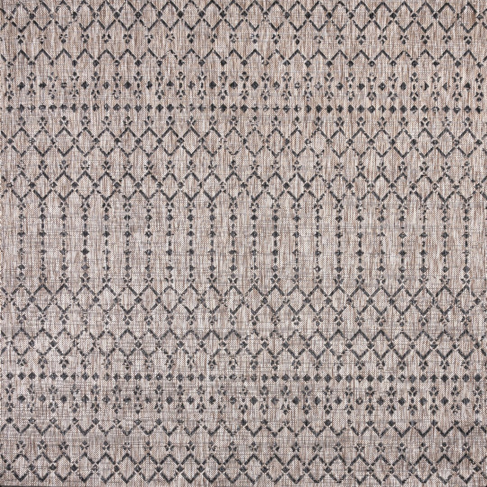 HomeRoots 8' Natural and Black Square Trellis Rug – Stylish, Durable, and Easy-Care for Indoor/Outdoor Spaces 703470