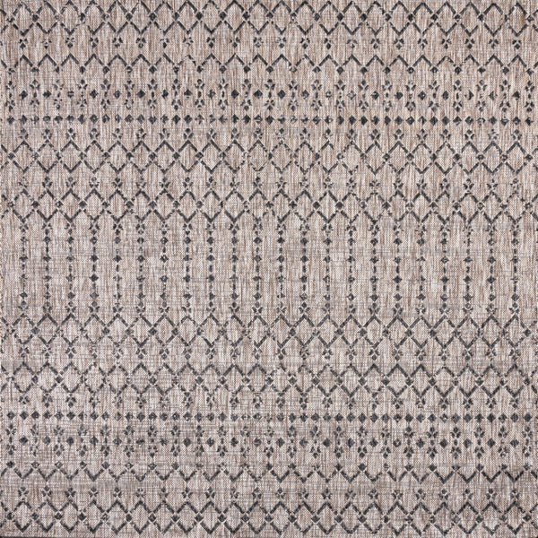 HomeRoots 8' Natural and Black Square Trellis Rug – Stylish, Durable, and Easy-Care for Indoor/Outdoor Spaces 703470