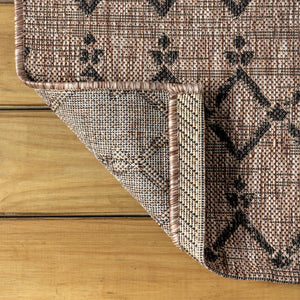 HomeRoots 8' Natural and Black Square Trellis Rug – Stylish, Durable, and Easy-Care for Indoor/Outdoor Spaces 703470
