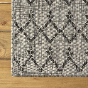 HomeRoots 8' Light Gray & Black Round Trellis Area Rug – Modern, Durable, Easy-Care Design for Indoor/Outdoor Use 703479