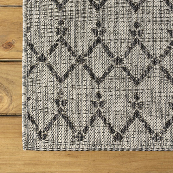 HomeRoots 8' Light Gray & Black Round Trellis Area Rug – Modern, Durable, Easy-Care Design for Indoor/Outdoor Use 703479