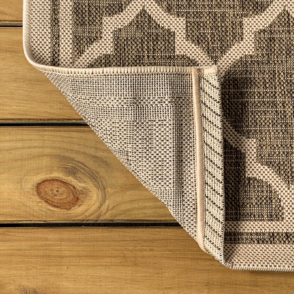 HomeRoots 8' Brown and Beige Round Geometric Area Rug - Stylish Indoor/Outdoor Rug for Patios & Kitchens 703489
