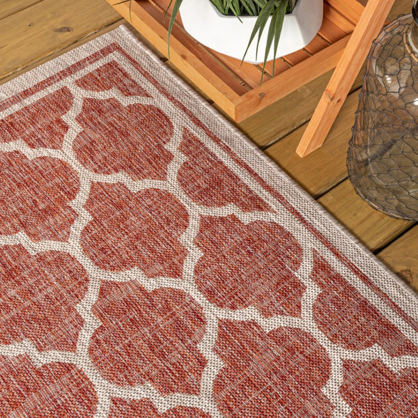 HomeRoots 6' Red and Beige Round Geometric Area Rug - Stylish, Durable, and Easy-Clean Indoor/Outdoor Accent 703507