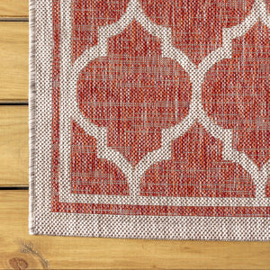 HomeRoots 9' Round Red and Beige Geometric Indoor-Outdoor Area Rug - Stylish, Durable, Easy to Clean & Versatile 703511