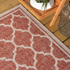 HomeRoots 9' Round Red and Beige Geometric Indoor-Outdoor Area Rug - Stylish, Durable, Easy to Clean & Versatile 703511