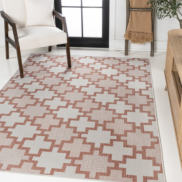 HomeRoots 5' Salmon and Cream Trellis Rug - Stylish Indoor/Outdoor Design, Durable & Easy-Care for Any Space 703534