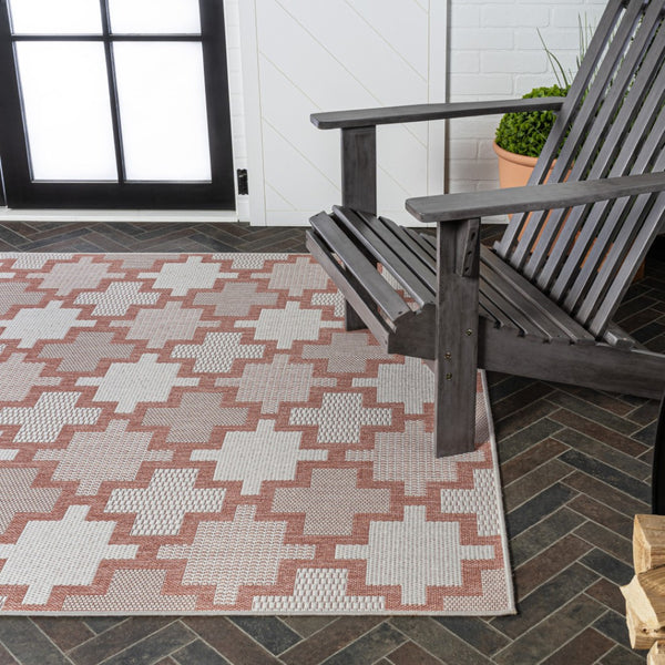 HomeRoots 5' Salmon and Cream Trellis Rug - Stylish Indoor/Outdoor Design, Durable & Easy-Care for Any Space 703534