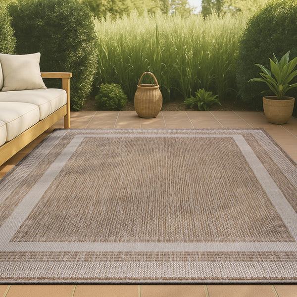 HomeRoots 5' Stylish Beige and Cream Indoor-Outdoor Area Rug - Durable, Weather-Resistant & Easy Care Design! 703562
