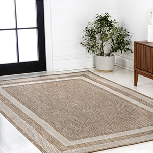 HomeRoots 5' Stylish Beige and Cream Indoor-Outdoor Area Rug - Durable, Weather-Resistant & Easy Care Design! 703562