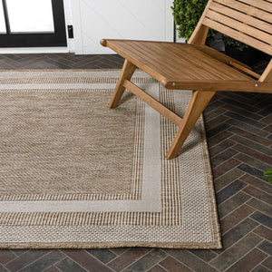HomeRoots 5' Stylish Beige and Cream Indoor-Outdoor Area Rug - Durable, Weather-Resistant & Easy Care Design! 703562