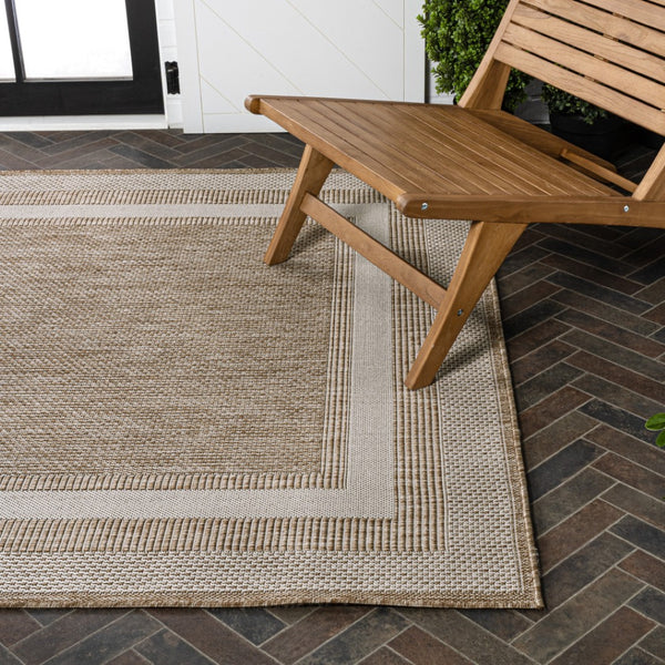 HomeRoots 5' Stylish Beige and Cream Indoor-Outdoor Area Rug - Durable, Weather-Resistant & Easy Care Design! 703562
