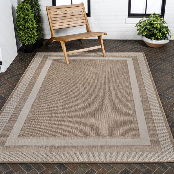 HomeRoots 5' Stylish Beige and Cream Indoor-Outdoor Area Rug - Durable, Weather-Resistant & Easy Care Design! 703562